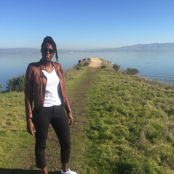 Meet your Posher, Shantelle - Picture 3 of 5